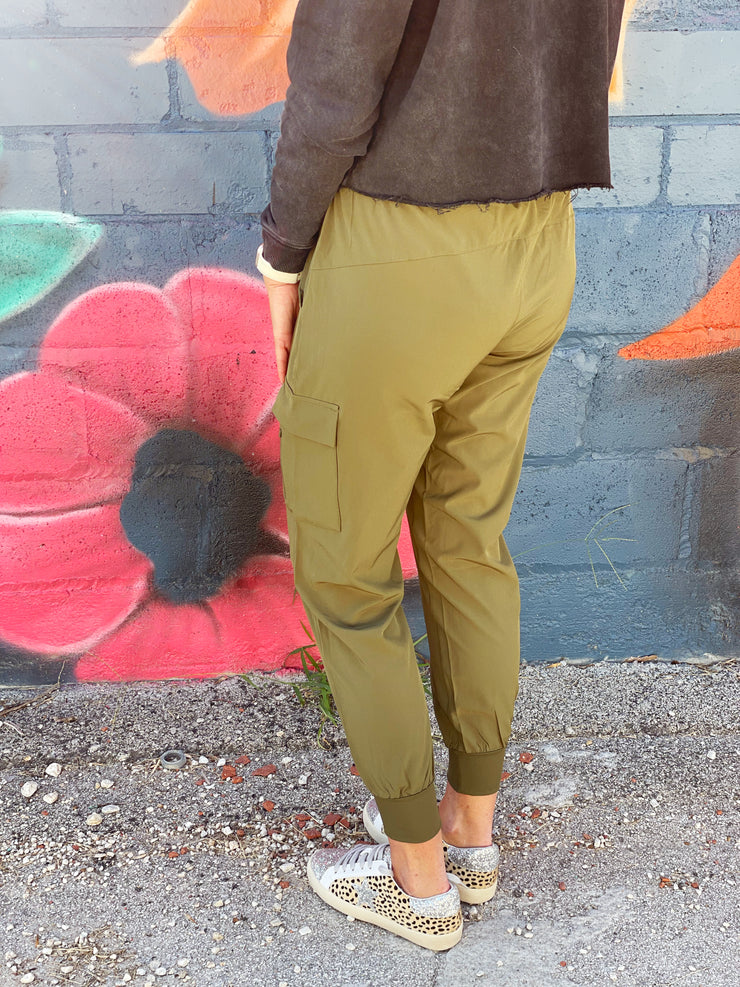 High-Waisted Active Joggers with Pockets- Green