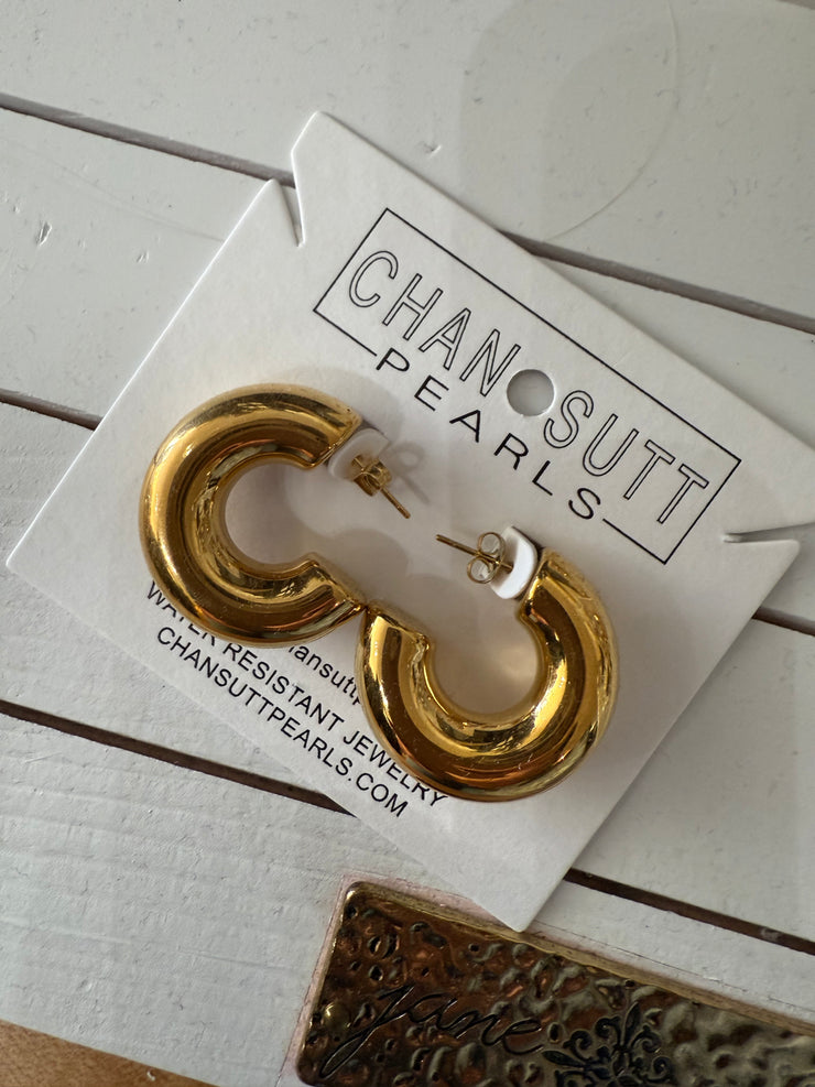 Chan-Sutt Pearls- Hoop Earrings